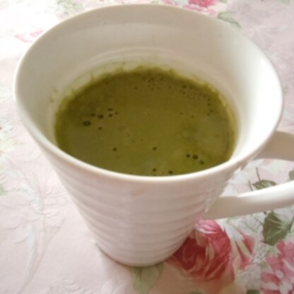 (♥ó㉨ò)ﾉこんにちは～❤
ちょっと・・・ちょっと？緑茶増量しすぎて凄く色合い濃いけどご免ね～＾＾；
これ美味しい❤牛乳でまろやかだね❤うまごっち❤